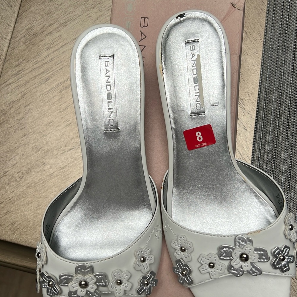 Slightly used bandolino sandals
